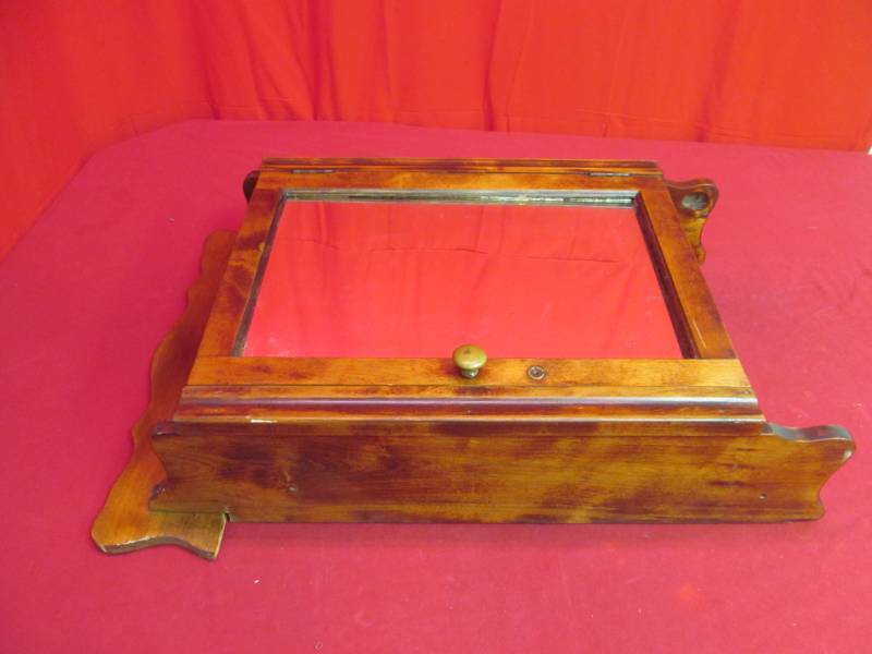 lot 5 image: vintage bathroom cabinet with mirror