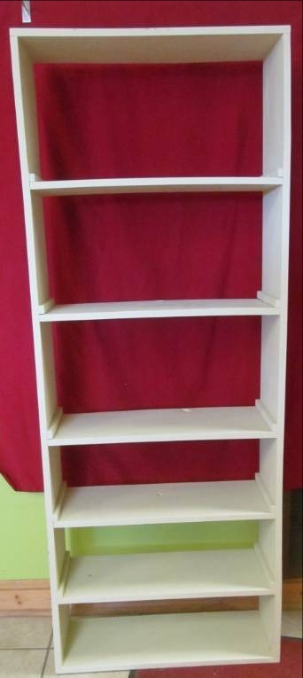 lot 17 image: book shelf