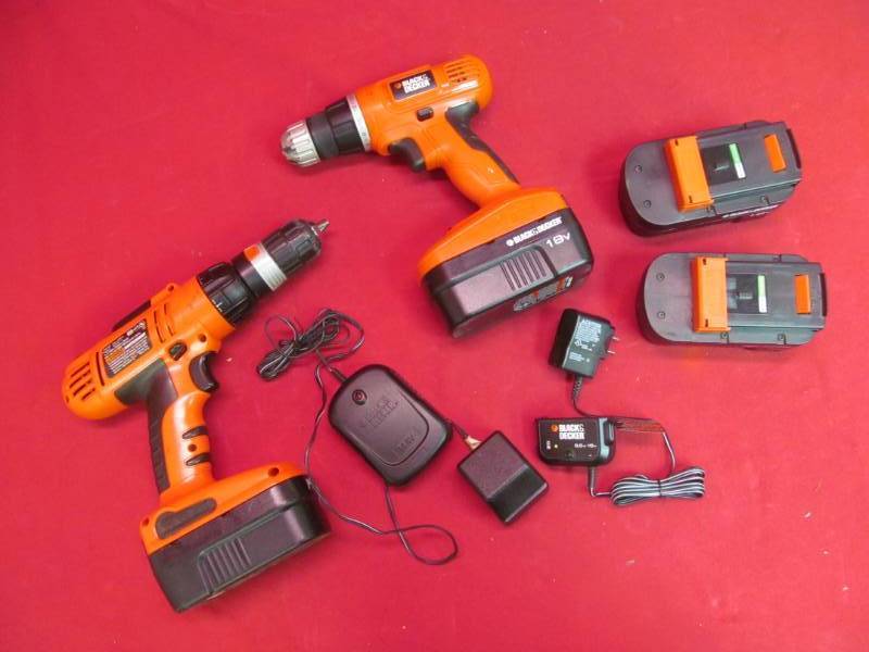 lot 20 image: black decker 18 volt drills