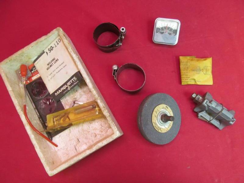 lot 21 image: shop equipment