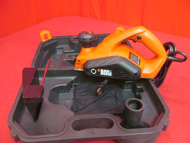 lot 45 image: Black Decker belt sander