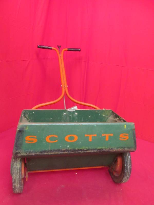 lot 62 image: Scotts fertilizer spreader