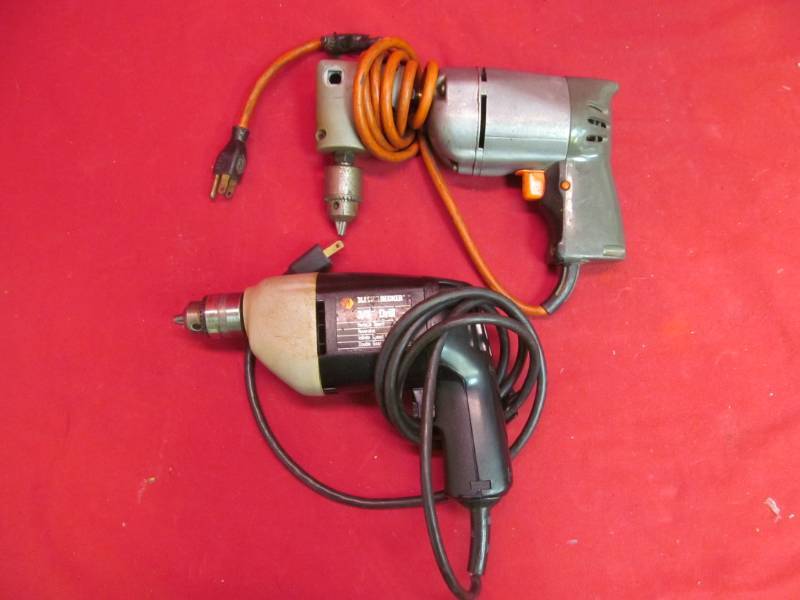 lot 78 image: Black Decker drills