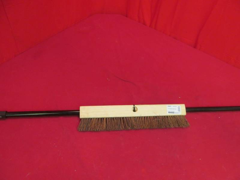 lot 99 image: driveway sealer brush