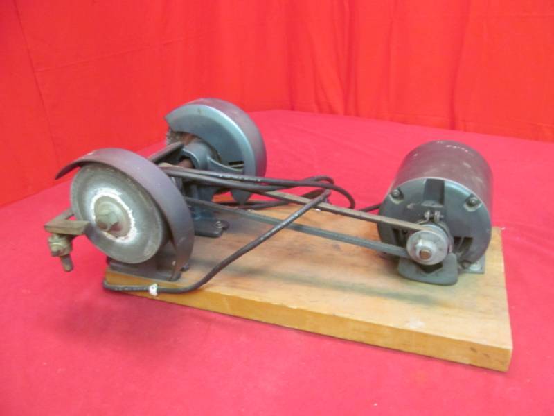 lot 160 image: General Electric Grinder