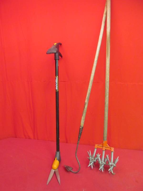 lot 164 image: garden tools