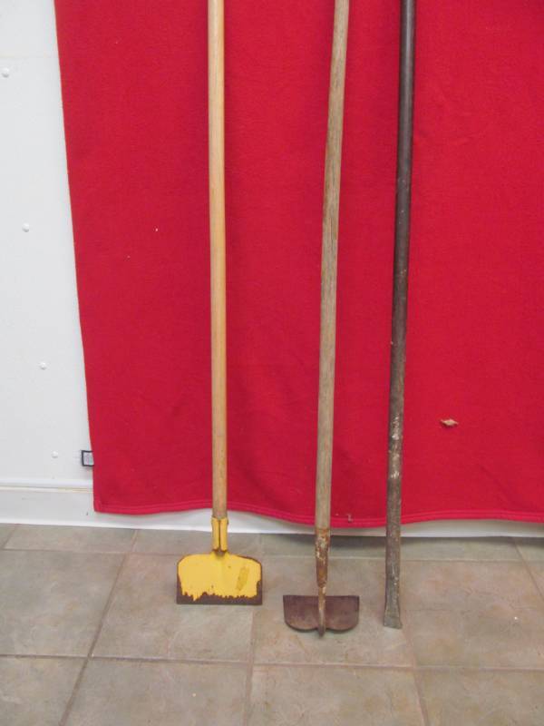 lot 167 image: yard tools