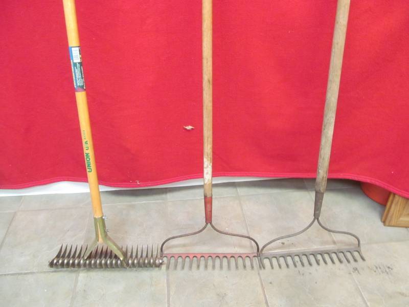 lot 168 image: yard tools