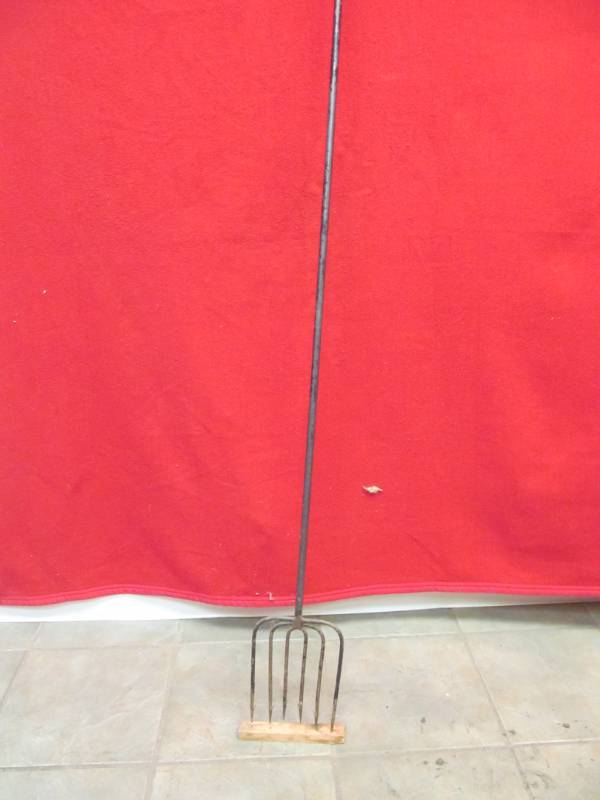 lot 169 image: ice spear