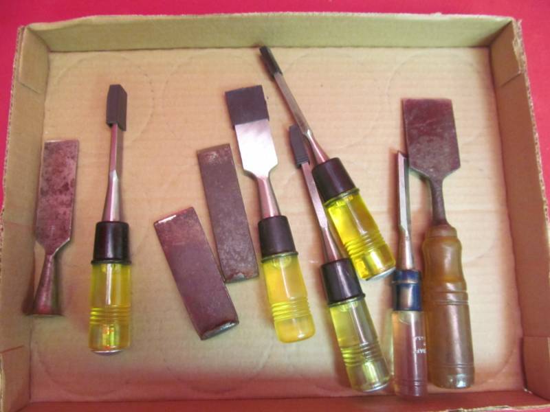 lot 190 image: wood chisels