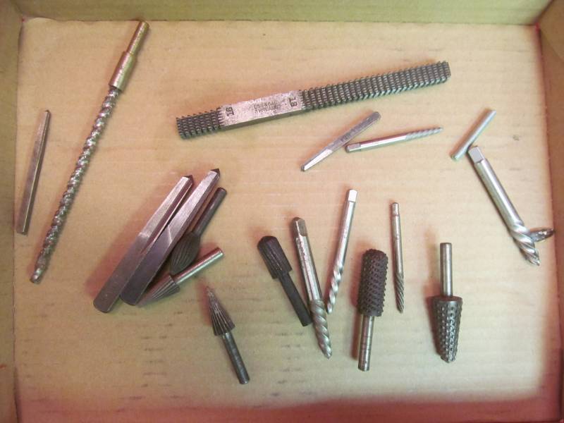 lot 195 image: bits