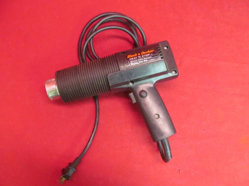 lot 211 image: Black N decker strip gun