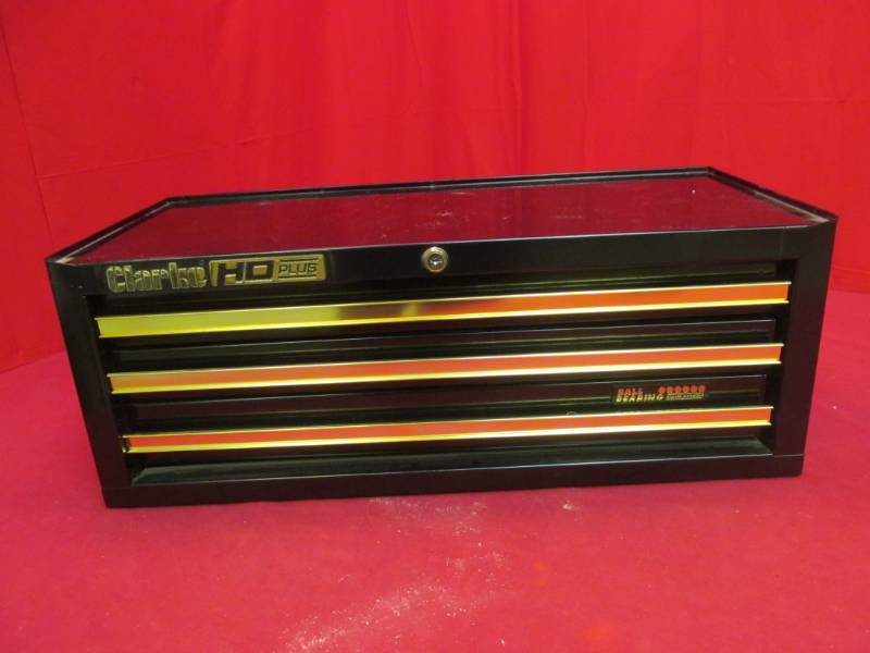 lot 213 image: Clarke tool cabinet