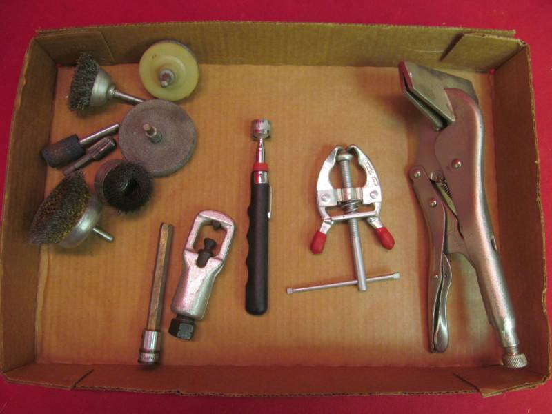 lot 219 image: tools