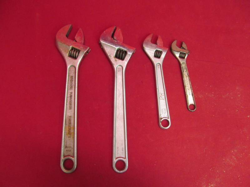 lot 221 image: tools
