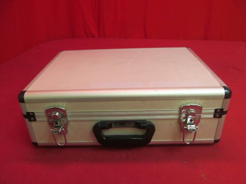 lot 239 image: aluminum case