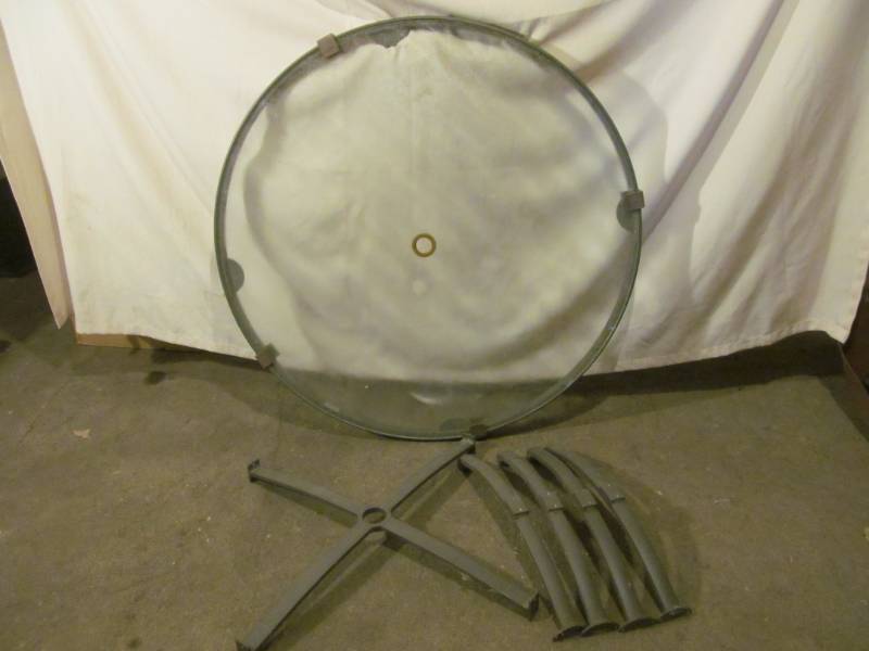 lot 263 image: patio table