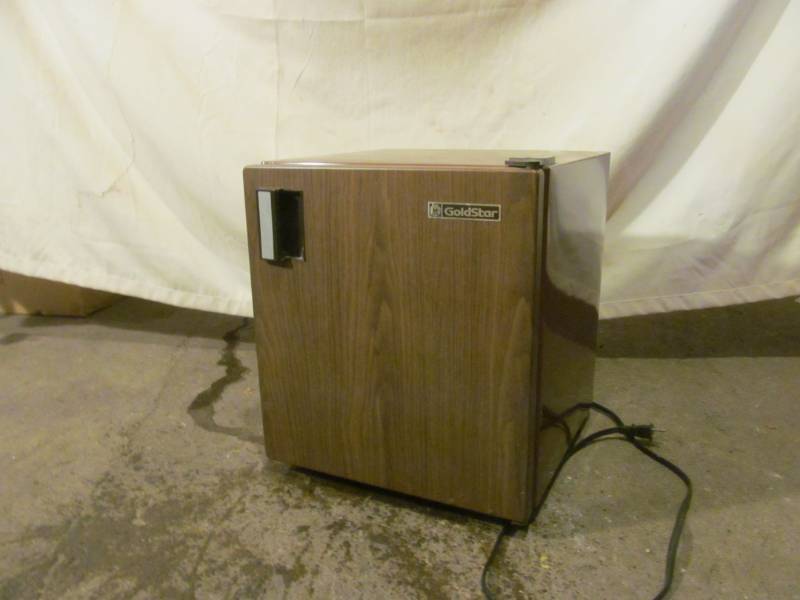lot 265 image: Gold Star refridgerator