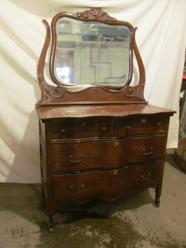 lot 270 image: Antique dresser