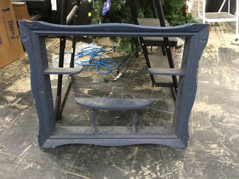 lot 6 image: Wooden Shelf