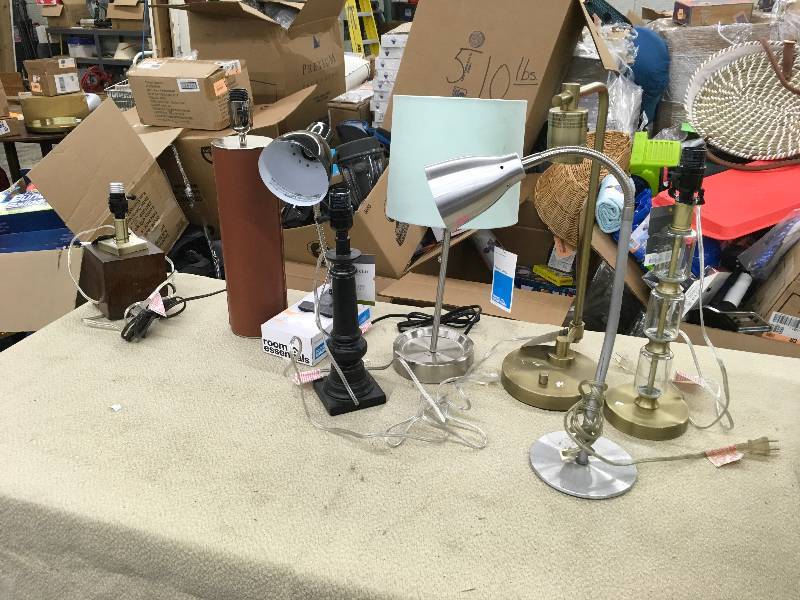 lot 19 image: Misc Lamps