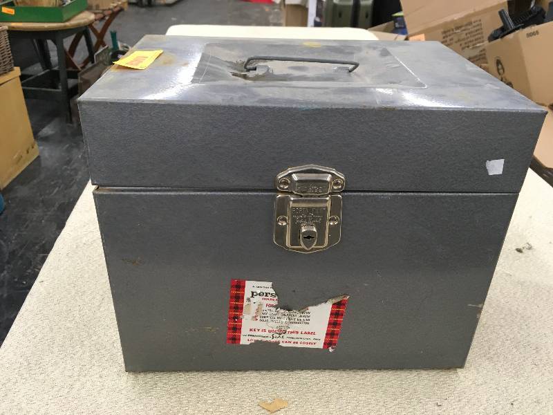 lot 29 image: Metal Container