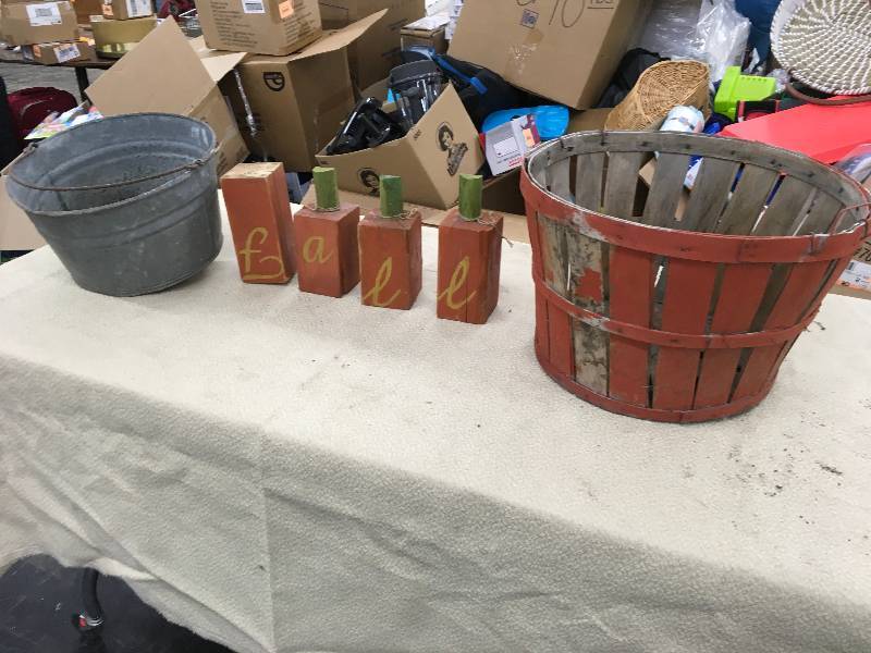 lot 35 image: Buckets & Fall Sign