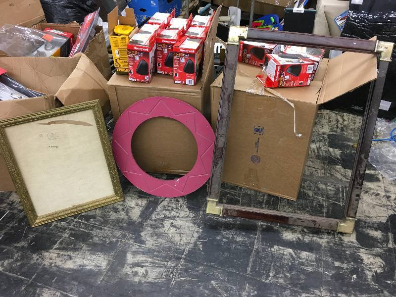 lot 52 image: Misc Picture Frames Wall Decor
