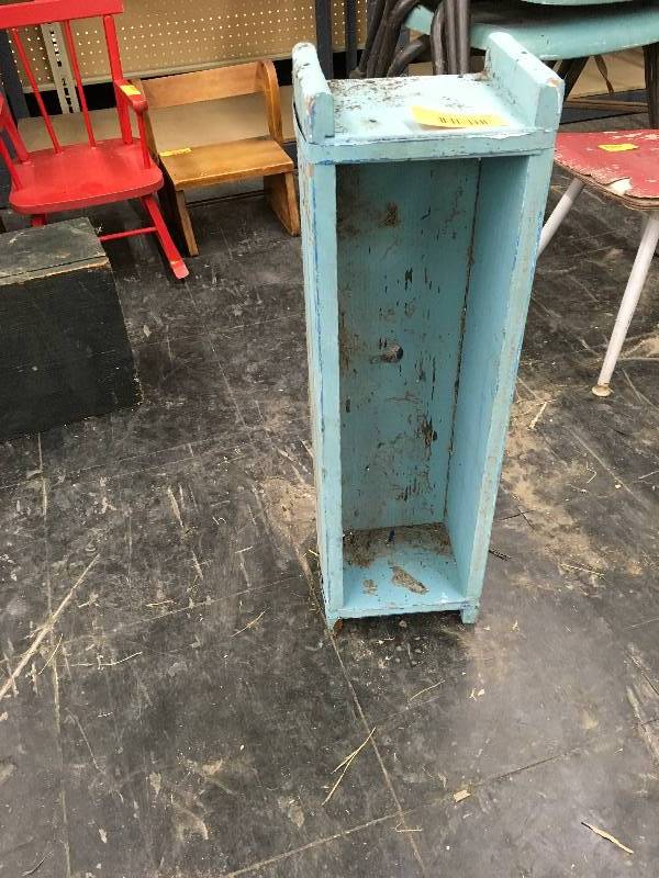 lot 54 image: Bird House