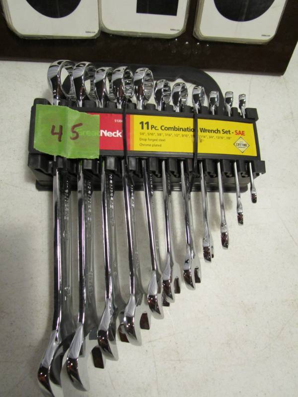 lot 45 image: Great Neck 11 pc Combination Wrench Set