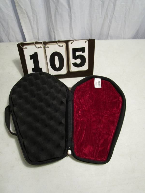 lot 105 image: Bulldog Zombie Pistol Case - Green