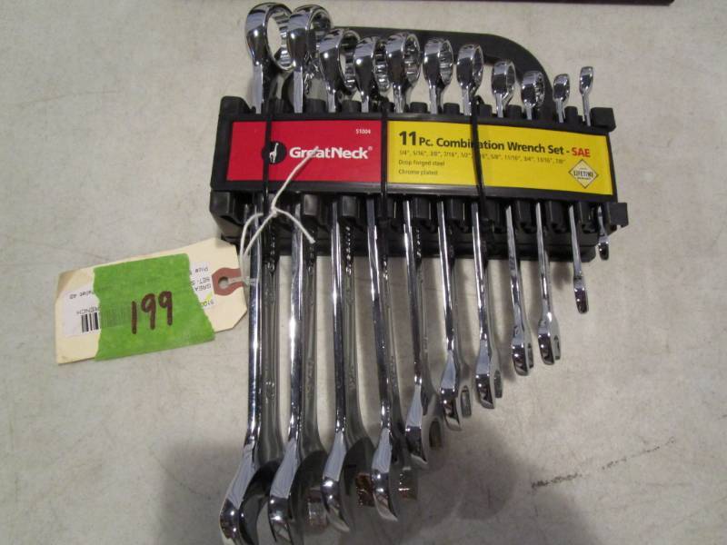 lot 199 image: Great Neck 11 pc Combination Wrench Set - SAE