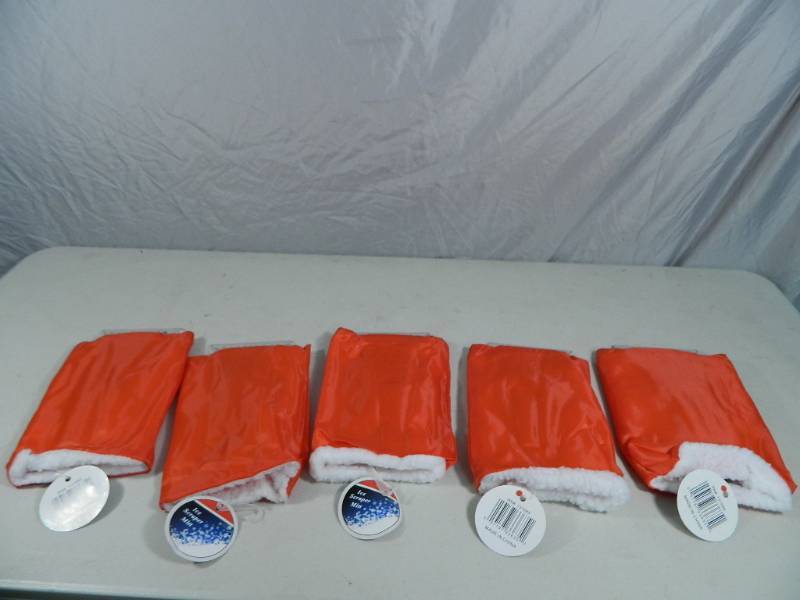 lot 28 image: 5 New Ice Scraper Mitts