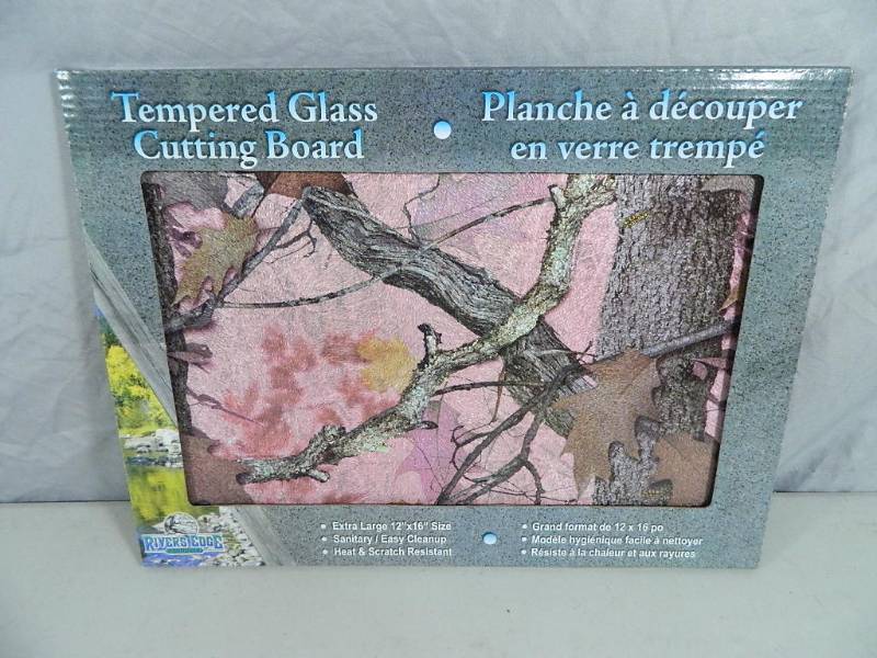 lot 31 image: New Pink Camo Tempered Glass Cutting Board