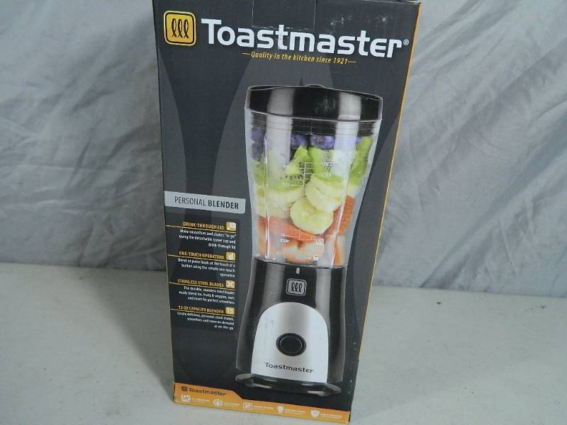 lot 35 image: New Toastmaster Personal Blender