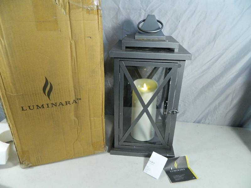 lot 39 image: Luminara Flameless Candle