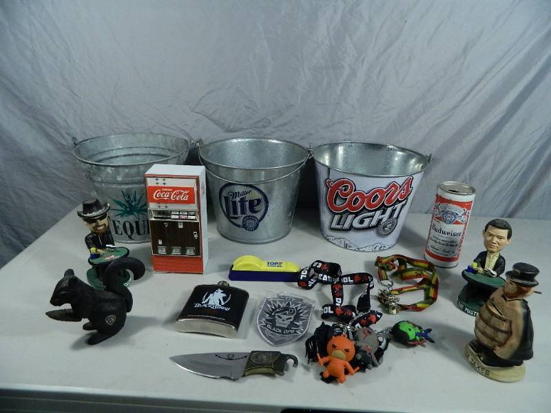 lot 47 image: Assorted Collectibles, Coca Cola, Beer Advertising