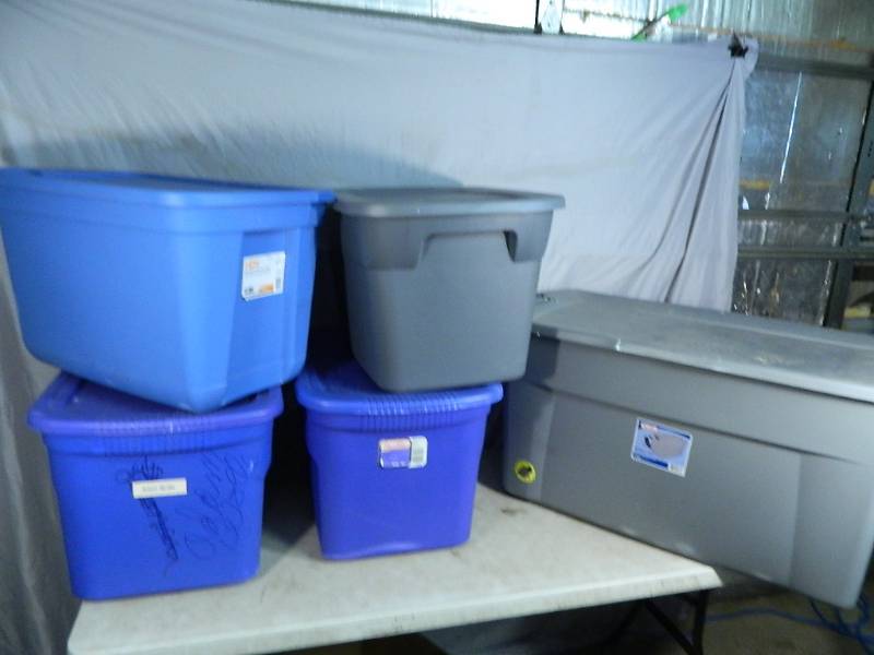 lot 98 image: 5 Totes with Lids