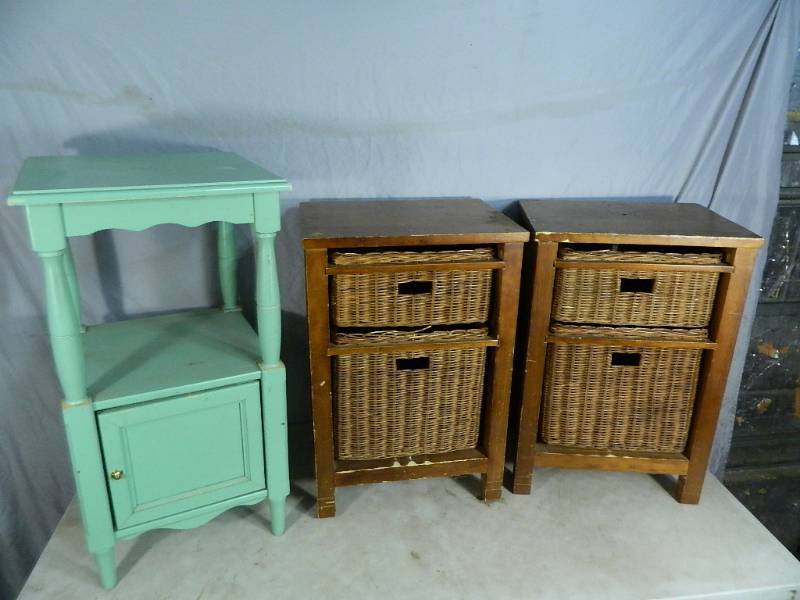 lot 99 image: Furniture
