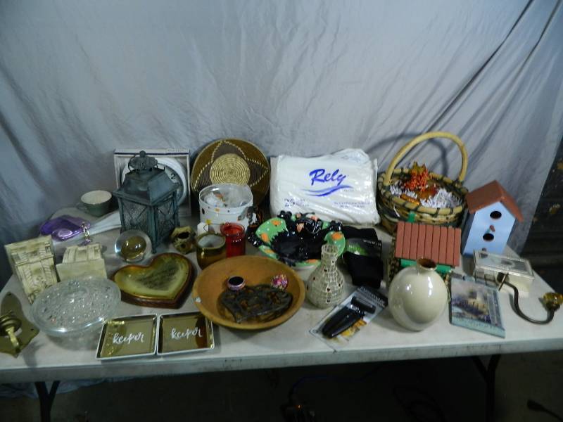 lot 112 image: Home Decor and More