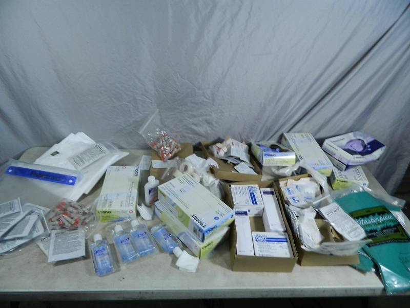 lot 113 image: Medical Supplies