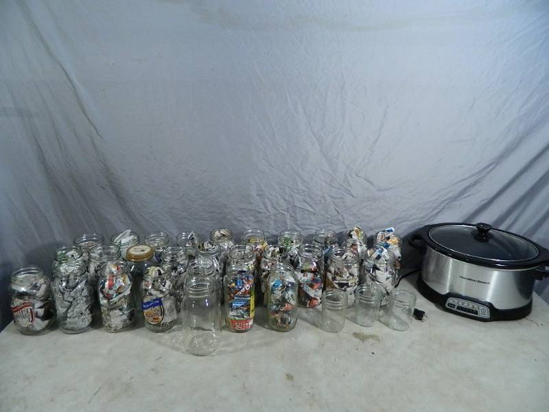 lot 121 image: Glass Jars and Slow Cooker