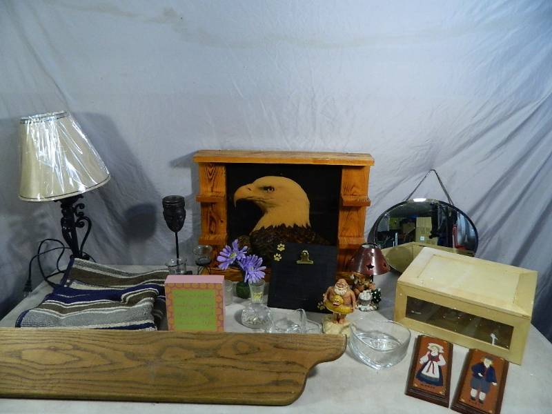 lot 122 image: New Lamp and Home Decor