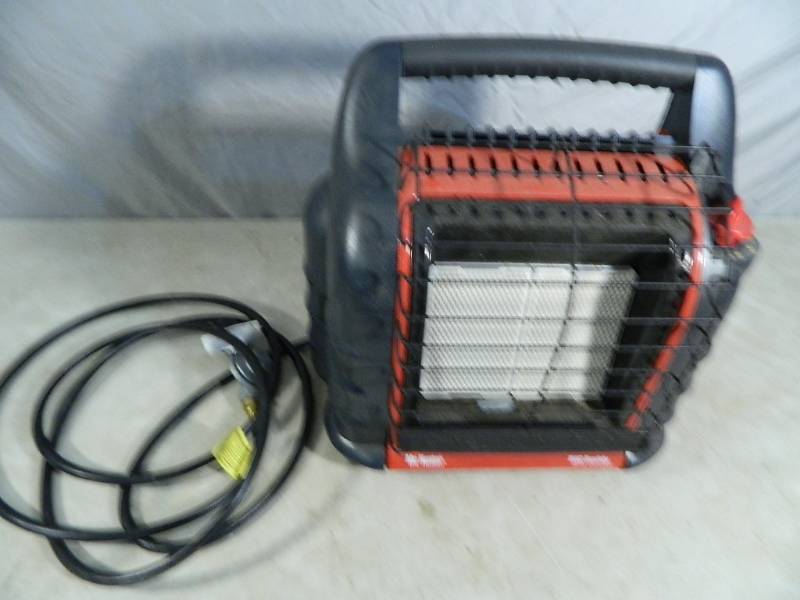lot 138 image: Mr Heater Big Buddy Propane Heater