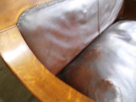 lot 18 image: WOODEN COUCH
