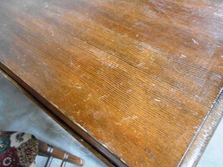 lot 20 image: KITCHEN TABLE AND CHAIRS