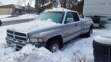 lot 1 image: 1997 DODGE RAM 3500 DULLY PICKUP AND A 1992 LONDON AIR FIFTH WHEEL CAMPER