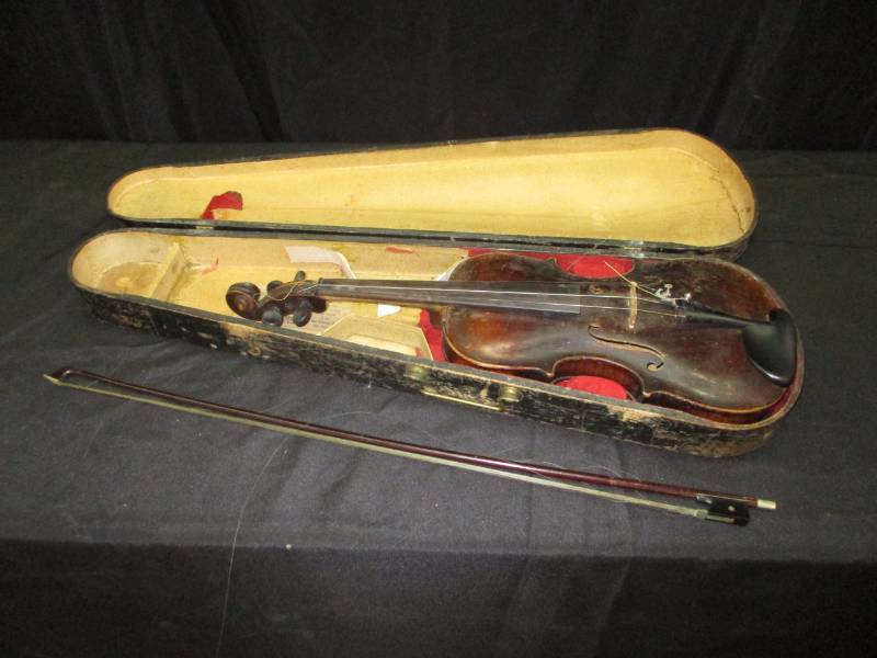 lot 6 image: Beautiful Antique HOPF Violin, Bow and Wood Case for show or Repair
