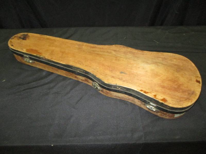 lot 16 image: Old Violin case. Partially Reconditioned