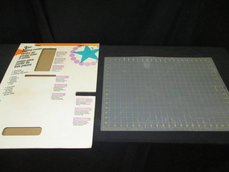 lot 21 image: Durable Fiskars Cutting Mat for paper or clothe